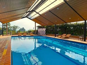 Bazén v ubytování Alfahar Hotel nebo v jeho okolí