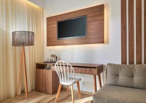 TV a/nebo společenská místnost v ubytování Sentido Kyknos Beach Adults Only