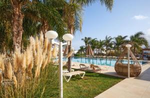 Bazén v ubytování Sentido Kyknos Beach Adults Only nebo v jeho okolí