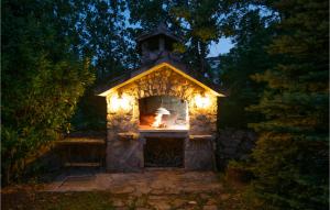 Vonkajšia záhrada v ubytovaní Three-Bedroom Holiday Home In Grubine