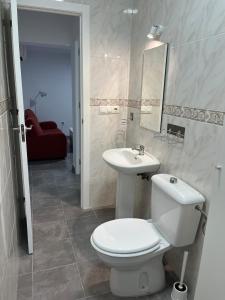 A bathroom at Alojamientos La Menúa Még 21 kép