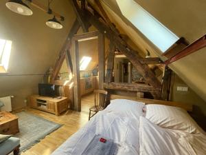 Postel nebo postele na pokoji v ubytování Haus An der Rur - 5 Apartments mitten in Monschau