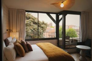 Postel nebo postele na pokoji v ubytování Boutique Hotel SOCLO + 37 fotografií