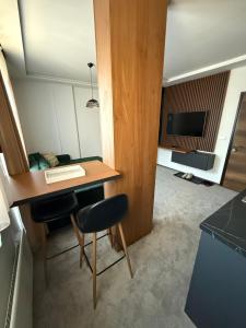 a room with a desk with a keyboard and chairs at Duspara lux apartment Jahorina in Jahorina +3 photos