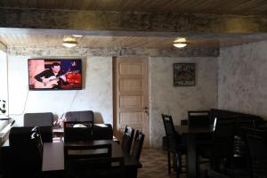 TV a/nebo společenská místnost v ubytování Guesthouse David Zhorzholiani