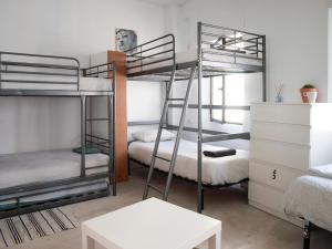 Llit o llits en una habitació de Boga Hostel