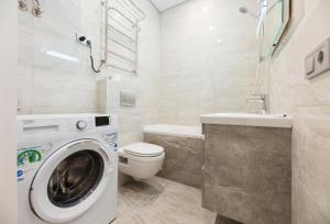 Koupelna v ubytování Nyvky Like Home - Manchattan City - Квартира 290-1