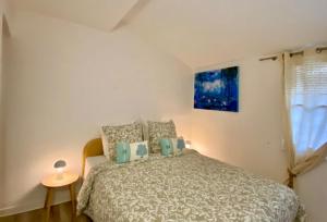 カルカソンヌにあるO'DE- Centre ville - proche cité médiévale -canal du midi - Wifi - Idéal couple et professionnelのベッドルーム1室(ベッド1台付) +19枚の写真