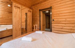 Posteľ alebo postele v izbe v ubytovaní Amazing Home In Ravna Gora With Sauna
