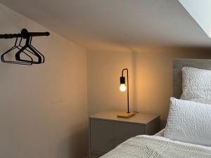 Ένα ή περισσότερα κρεβάτια σε δωμάτιο στο Flow Living I 118qm Design Maisonette mit Watzmannblick I Pool