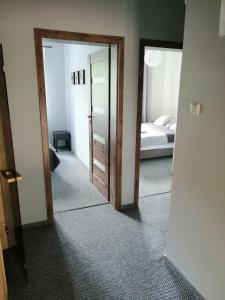 Posteľ alebo postele v izbe v ubytovaní Apartament Wróbelkowo