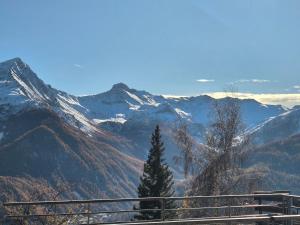 a view of a mountain range with snow covered mountains at Appt Rez-de-chaussée 4 pers in Orcières