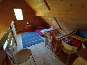 TV a/nebo společenská místnost v ubytování Gîte Chalet Morvan Bourgogne