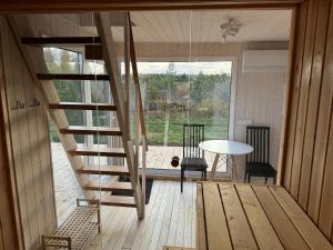 Balkón nebo terasa v ubytování Kadaksalu with sauna hinnas