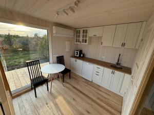 Kuchyň nebo kuchyňský kout v ubytování Kadaksalu with sauna hinnas