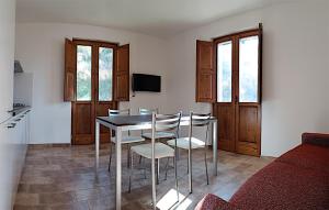 A television and/or entertainment centre at Lovely Apartment In Longobardi Marina