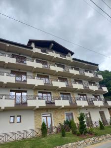 Το κτήριο όπου στεγάζεται  το διαμέρισμα +19 φωτογραφίες