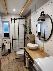 Ένα μπάνιο στο Apartamenty u Gumisia "Gumisiówka" mała agroturystyka Kłodzko Jaszkowa Górna +71 φωτογραφίες