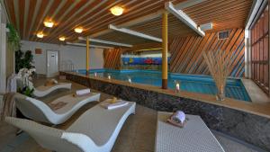 Bazén v ubytování Hotel Waldblick nebo v jeho okolí