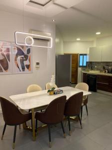 Kuchyň nebo kuchyňský kout v ubytování Enzo Apartments