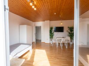 Μια τηλεόραση ή/και κέντρο ψυχαγωγίας στο Bookandstay24 Rossdorf bei Darmstadt, Frankfurt, Rhein Main Gebiet