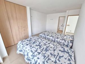 Ένα ή περισσότερα κρεβάτια σε δωμάτιο στο Casa en el centro con Terraza