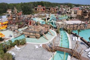 Bazén v ubytování les sables dor Agde Mobilhome 3ch clim nebo v jeho okolí + 18 fotografií