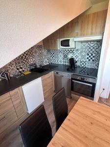 Kuchyňa alebo kuchynka v ubytovaní Appartement Station Ax 3 domaines