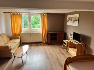 a living room with a couch and a television at Unterkunft Dähre in Dähre