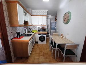 Kuchyň nebo kuchyňský kout v ubytování apartamento gran Vía