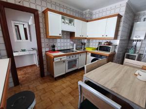 Kuchyň nebo kuchyňský kout v ubytování apartamento gran Vía