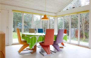 a dining room with a table and chairs at Villa Mormor in Løkken