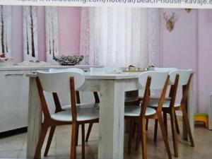 a dining room table and chairs with pink walls at Marea Resort in Golem