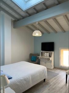 TV a/nebo společenská místnost v ubytování La maison de Charles