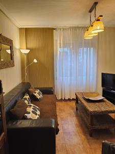 a living room with a couch and a table at El Rincón de las Marismas in Carasa