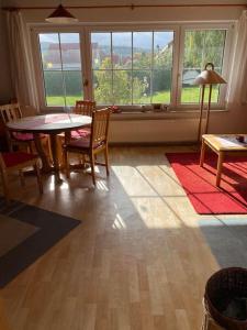 a living room with a table and chairs and a window at Rollstuhlgerechter Ferienbungalow in ruhiger Lage in Bad Harzburg