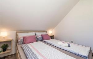 Postel nebo postele na pokoji v ubytování Two-Bedroom Apartment In Ogulin