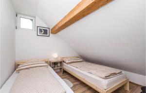Postel nebo postele na pokoji v ubytování Two-Bedroom Apartment In Ogulin