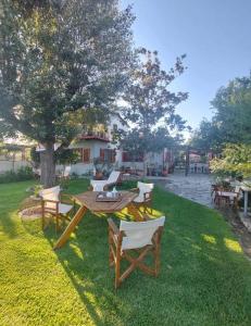 Κήπος έξω από το Annas guesthouse