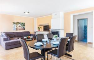 Kuchyň nebo kuchyňský kout v ubytování Holiday Home Betiga Betiga