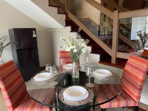 Posezení v ubytování Family Suite in Angsana Laguna Resort Hotel - Private Unit