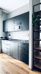Kuchyň nebo kuchyňský kout v ubytování M4 BLACK Monolocale Moderno e Funzionale