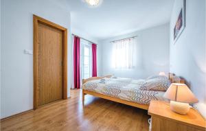 Postel nebo postele na pokoji v ubytování Four-Bedroom Holiday Home In Bregi