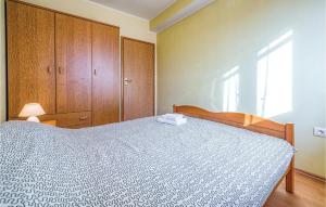 Postel nebo postele na pokoji v ubytování Four-Bedroom Holiday Home In Bregi