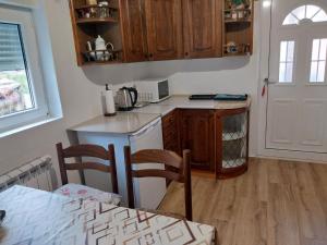 Kuchyň nebo kuchyňský kout v ubytování Rent a rooms - "Laki"