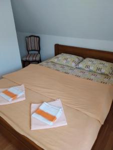 Postel nebo postele na pokoji v ubytování Rent a rooms - "Laki"