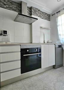 Kuchnia lub aneks kuchenny w obiekcie Mirador APARTMENTS BEACH FIRST LINE