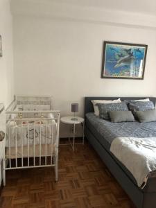 a bedroom with a bed and a table with a lamp at Holidays Vista Mar Nazare in Nazaré