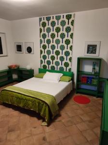 a bedroom with a large bed with a green bedspread at Casa Gioia in Laterina +17 photos