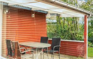 Patio nebo venkovní prostory v ubytování Cozy Home In Vinderup With Kitchen
